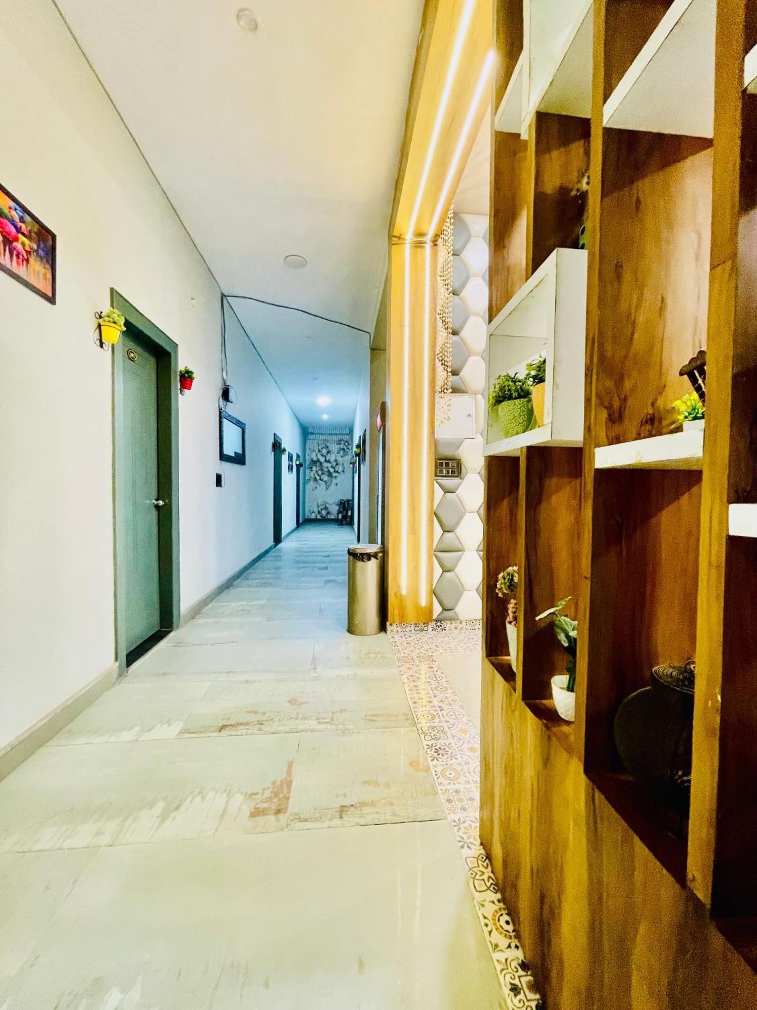 Hotel Gt International Tajganj Экстерьер фото